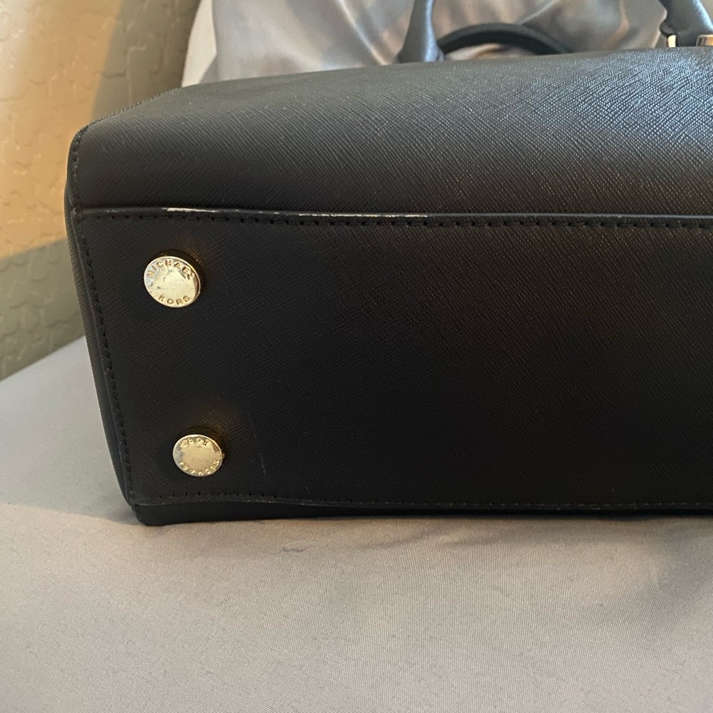 MICHAEL Kors tote bag, perfect conditions, just a small detail on the base.